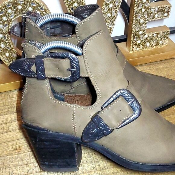 Steve Madden Women's Western Wolfe Boho Cut-Out Leather Taupe Ankle Booties 6.5 - Picture 5 of 9